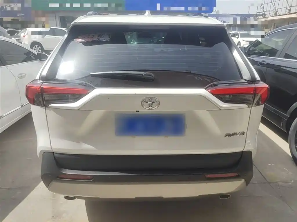 Toyota RAV4 — фото 6