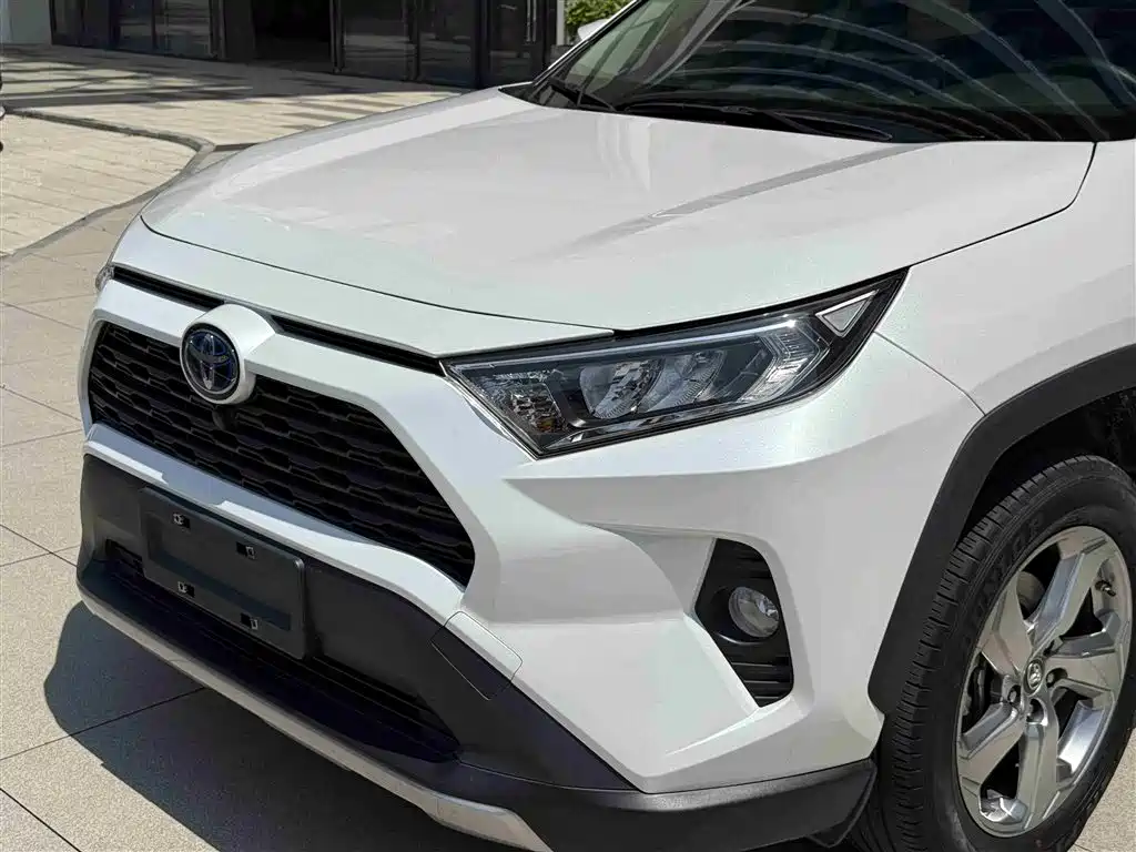 Toyota RAV4 — фото 13