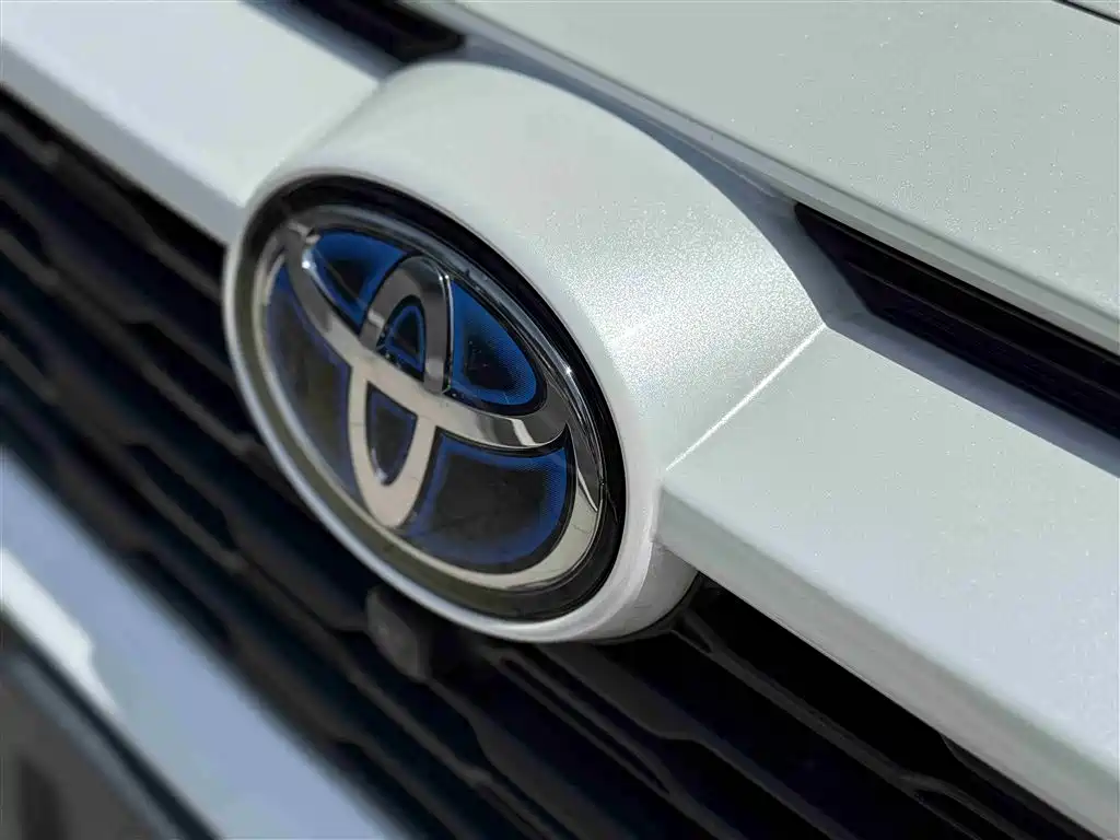Toyota RAV4 — фото 14