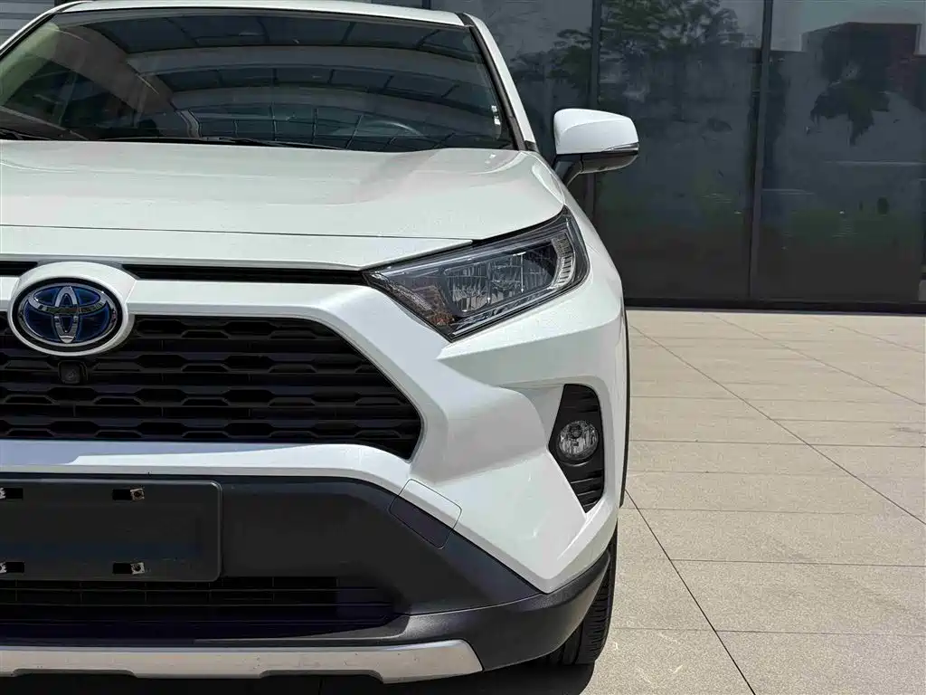Toyota RAV4 — фото 16