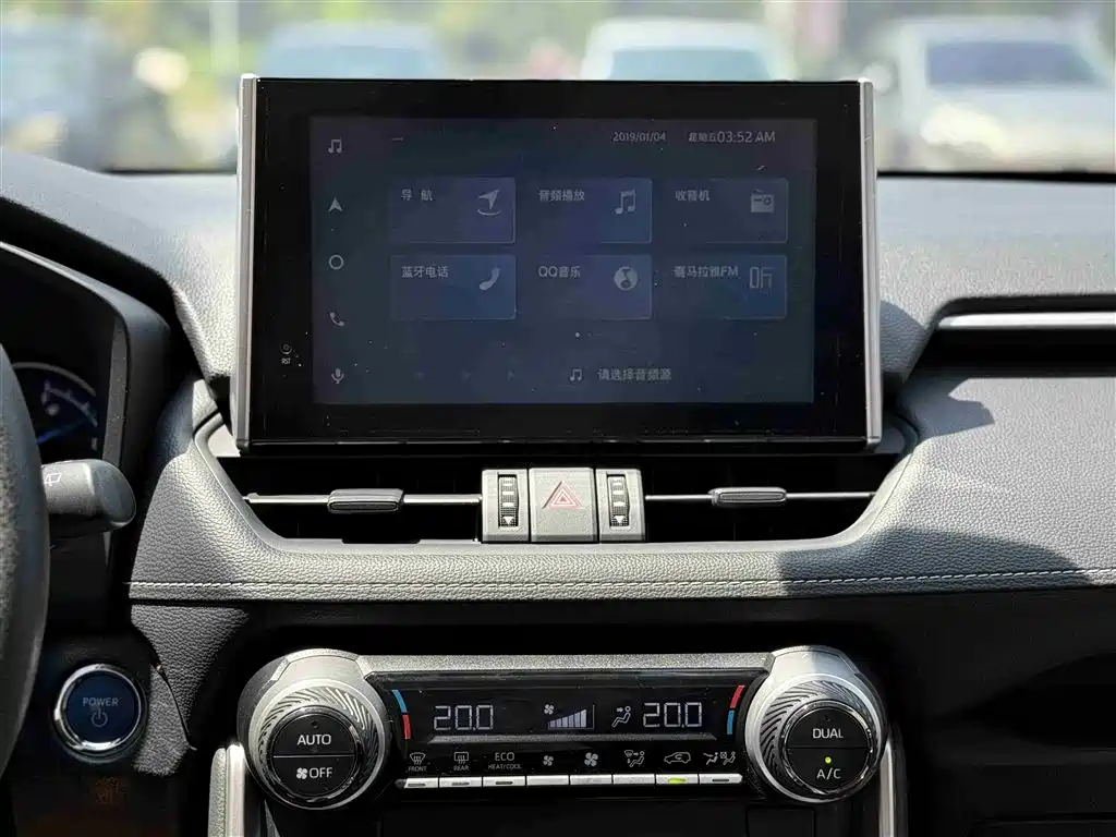 Toyota RAV4 — фото 30