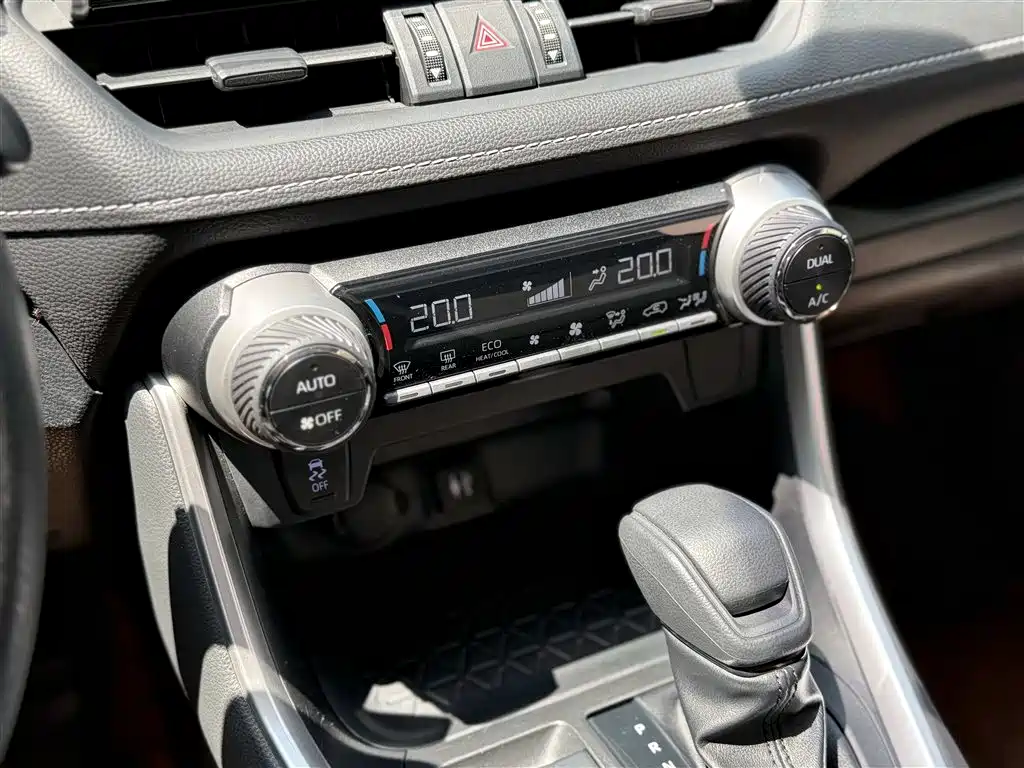 Toyota RAV4 — фото 33