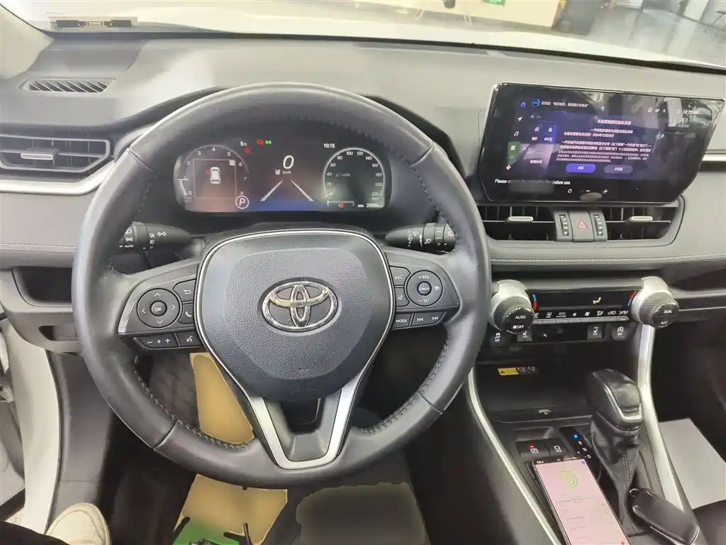 Toyota RAV4 — фото 7