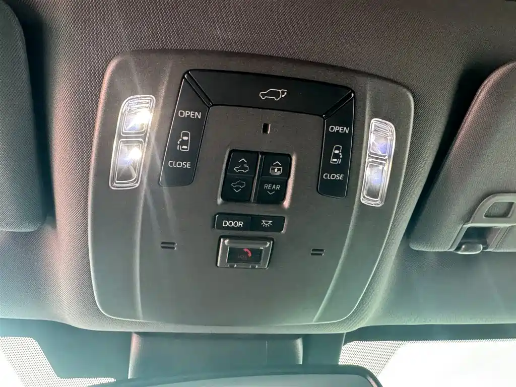 Toyota Sienna — фото 14