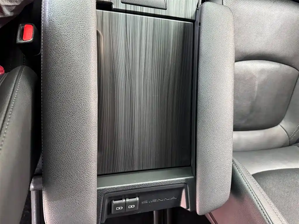 Toyota Sienna — фото 15