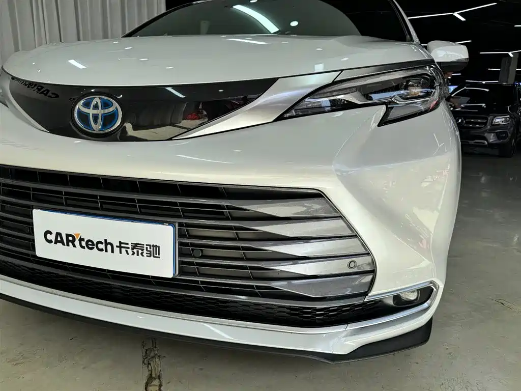 Toyota Sienna — фото 22