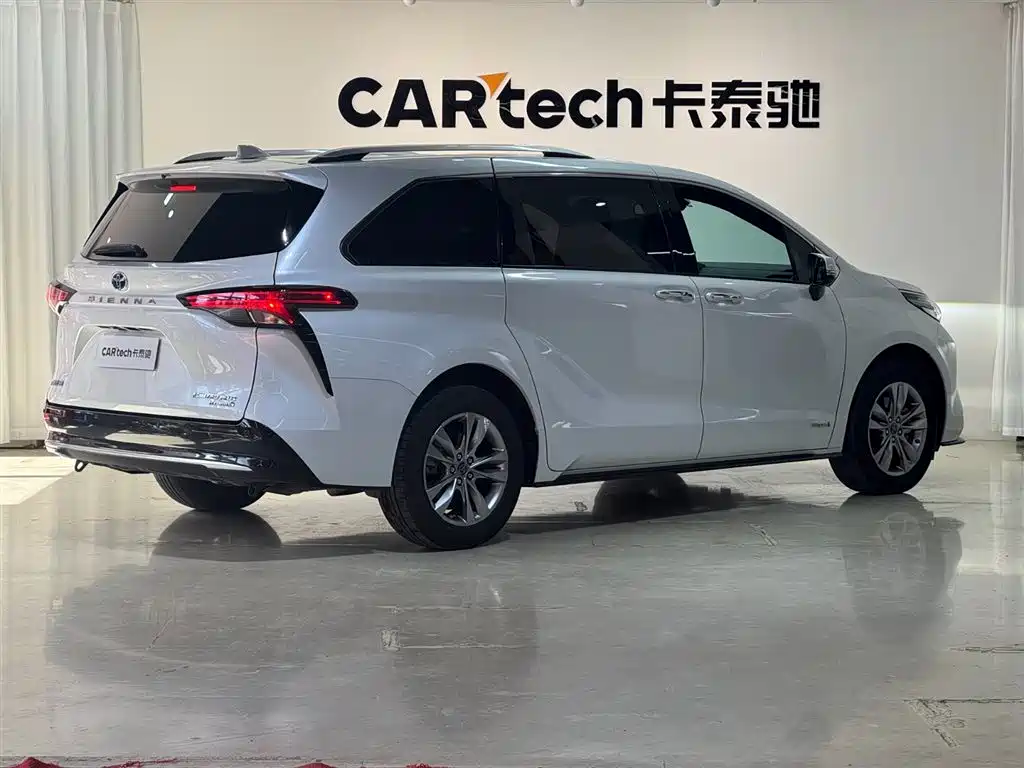 Toyota Sienna — фото 4