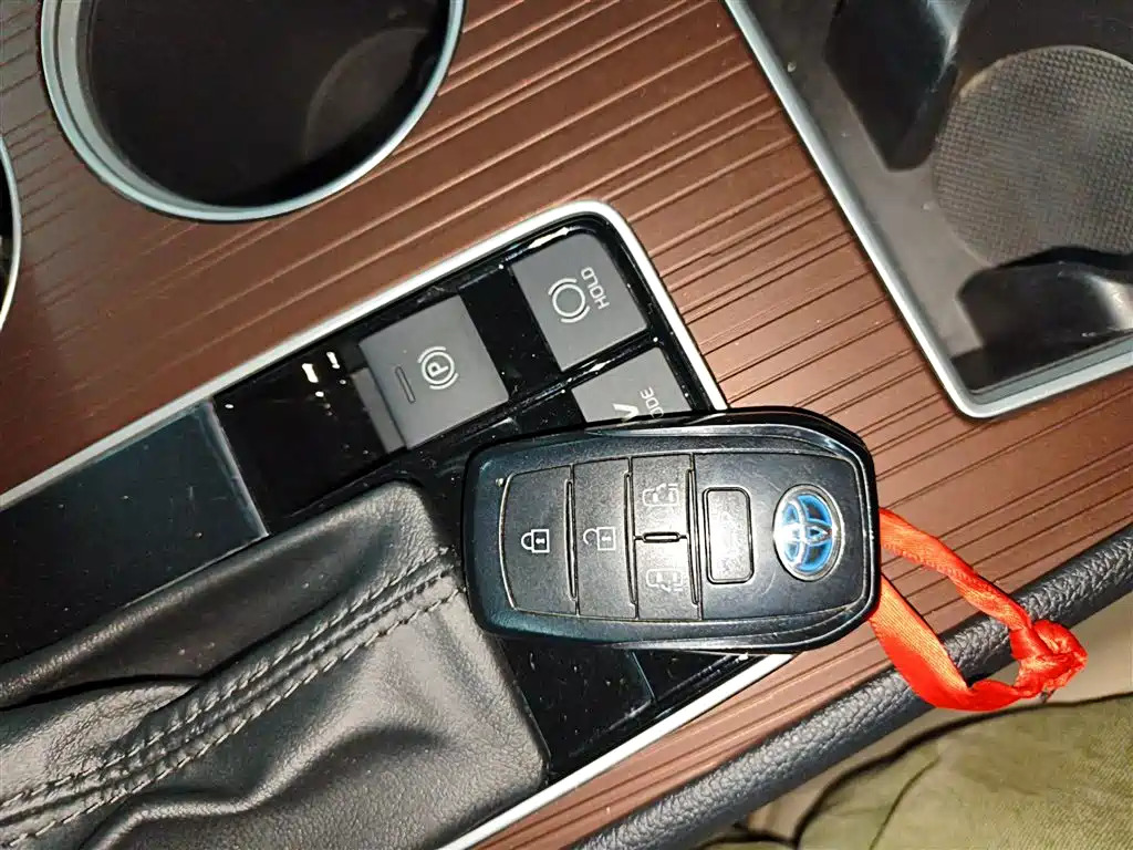 Toyota Granvia — фото 11