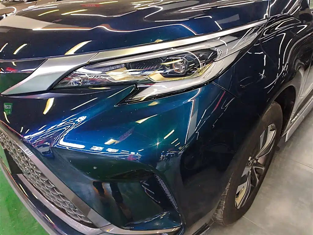 Toyota Granvia — фото 15