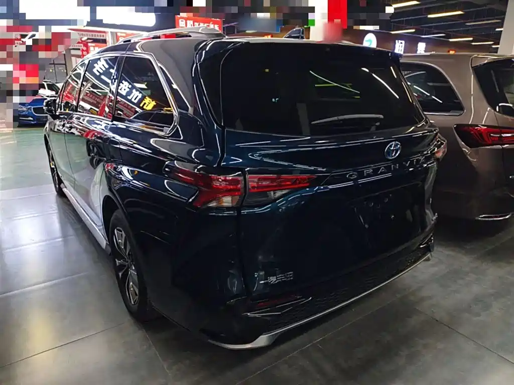 Toyota Granvia — фото 21