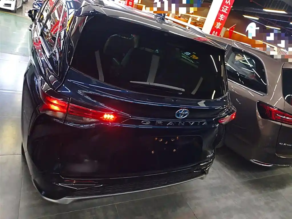 Toyota Granvia — фото 22
