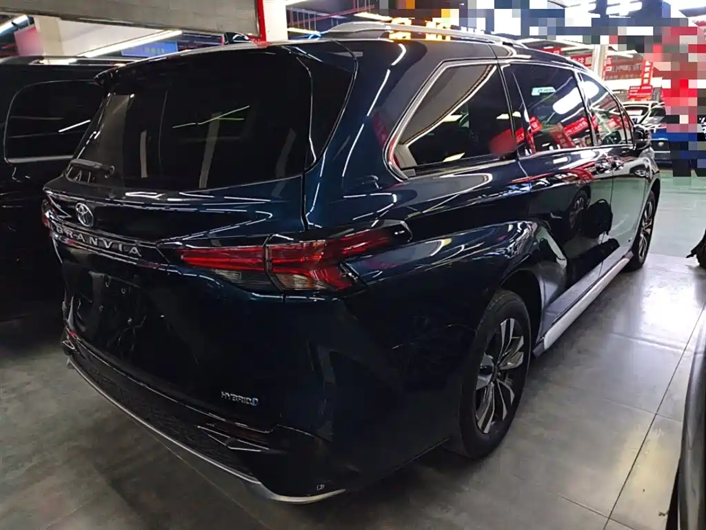 Toyota Granvia — фото 23