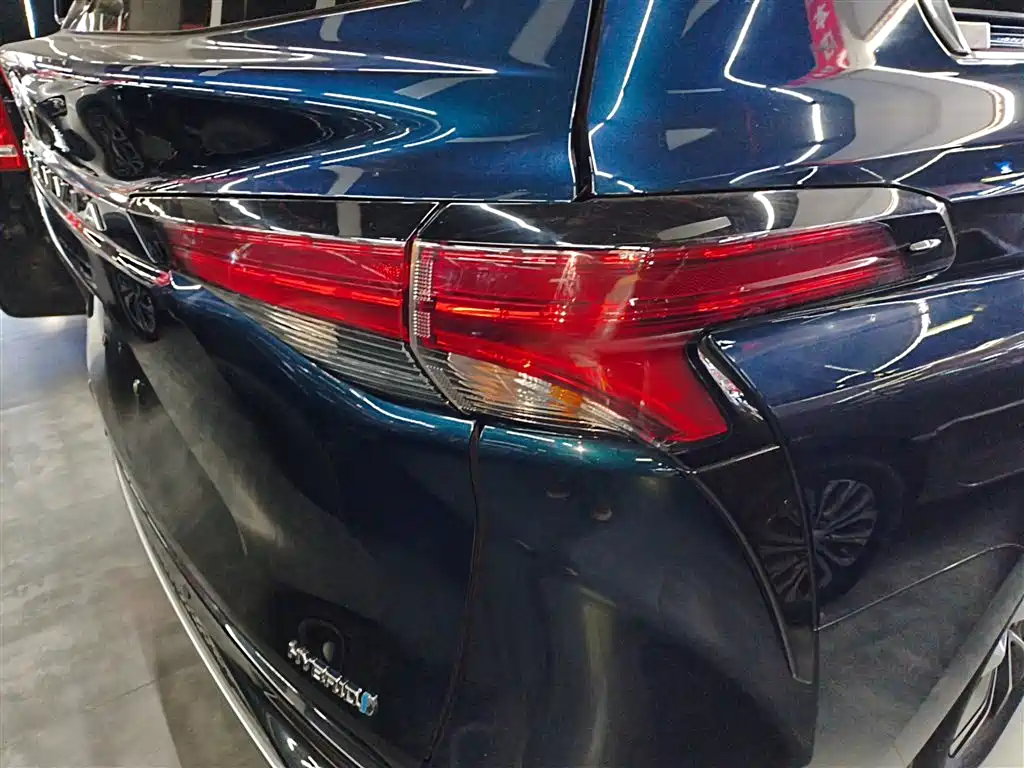Toyota Granvia — фото 24