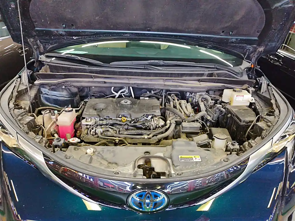 Toyota Granvia — фото 10