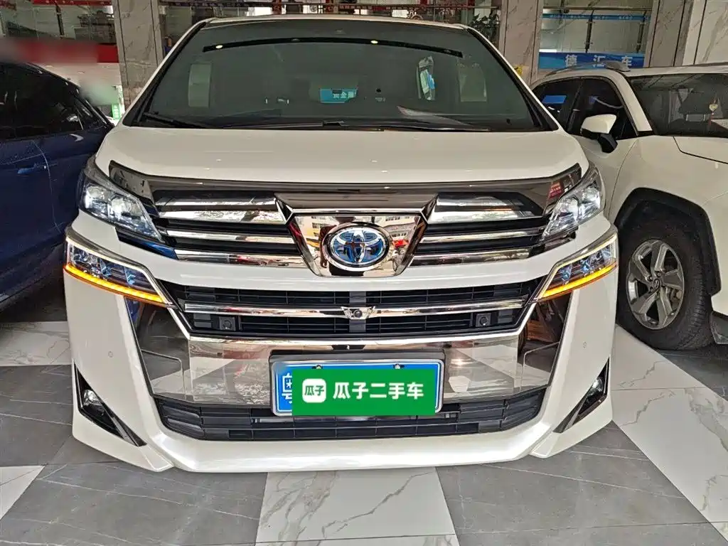 Toyota Vellfire — фото 3