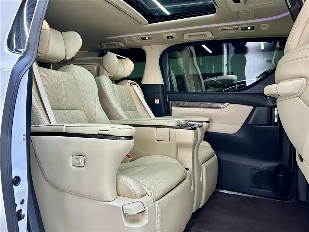 Toyota Alphard — фото 14