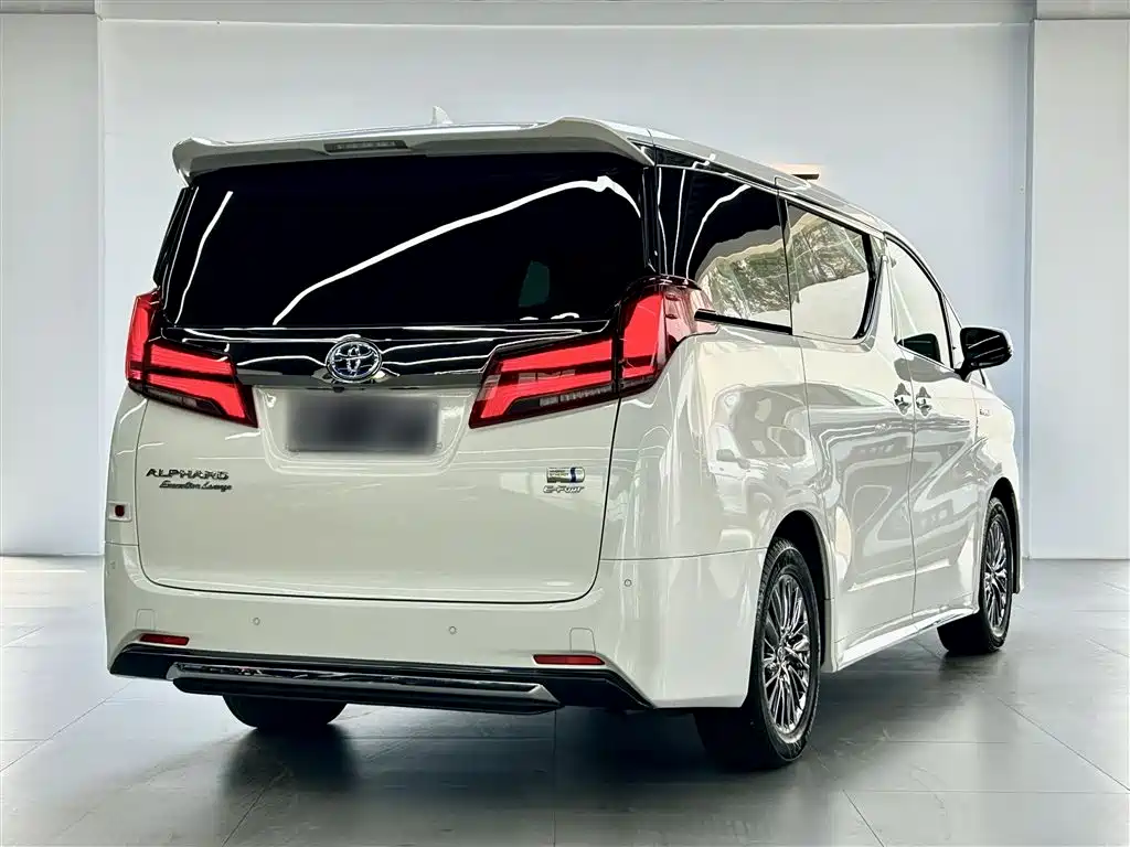 Toyota Alphard — фото 7