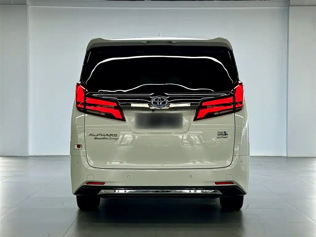 Toyota Alphard — фото 8