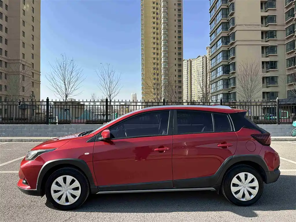 Toyota Yaris L — фото 13