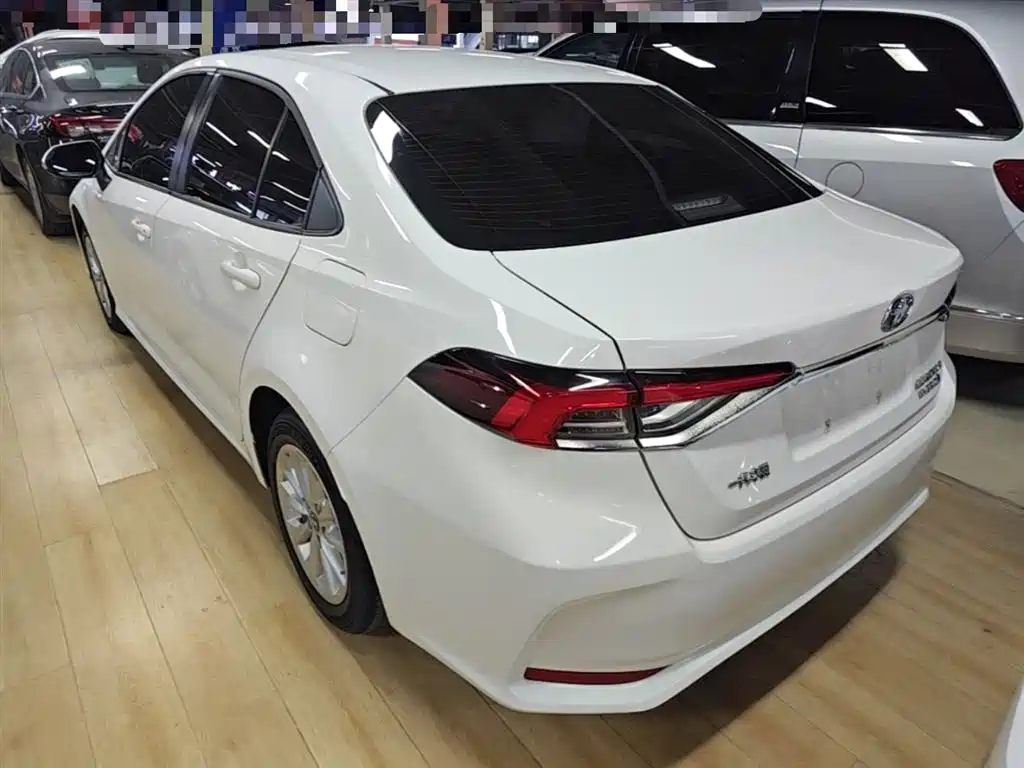 Toyota Corolla — фото 5