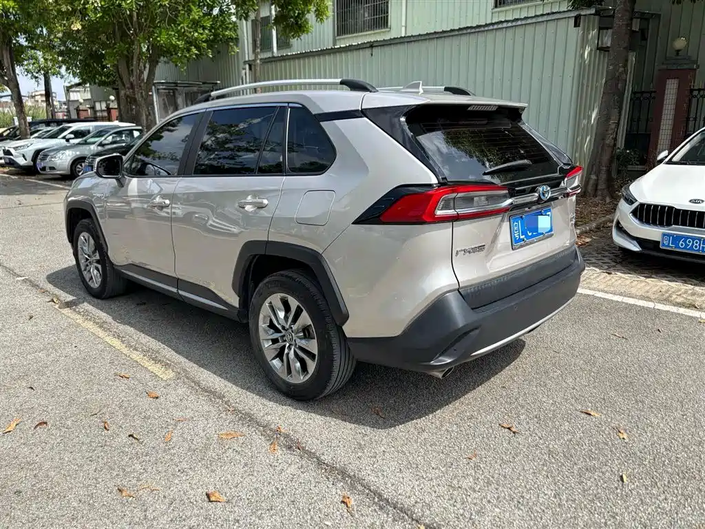 Toyota Wildlander — фото 10