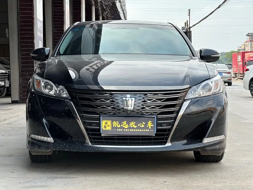 Toyota Crown — фото 2