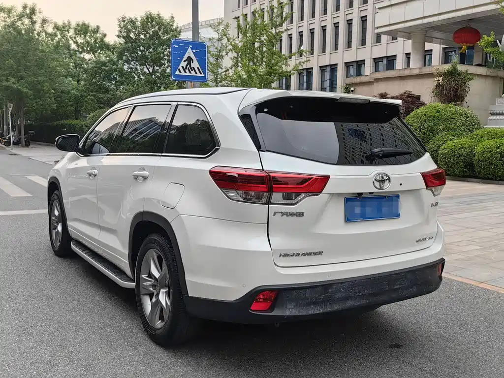 Toyota Highlander — фото 2
