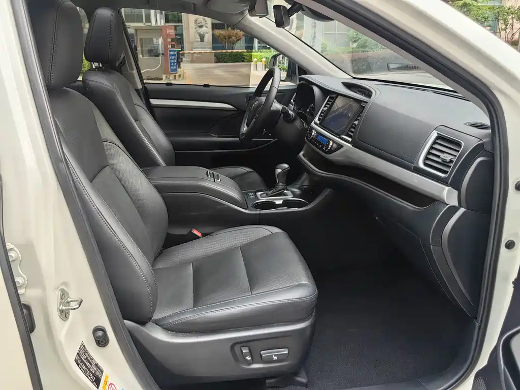 Toyota Highlander — фото 11