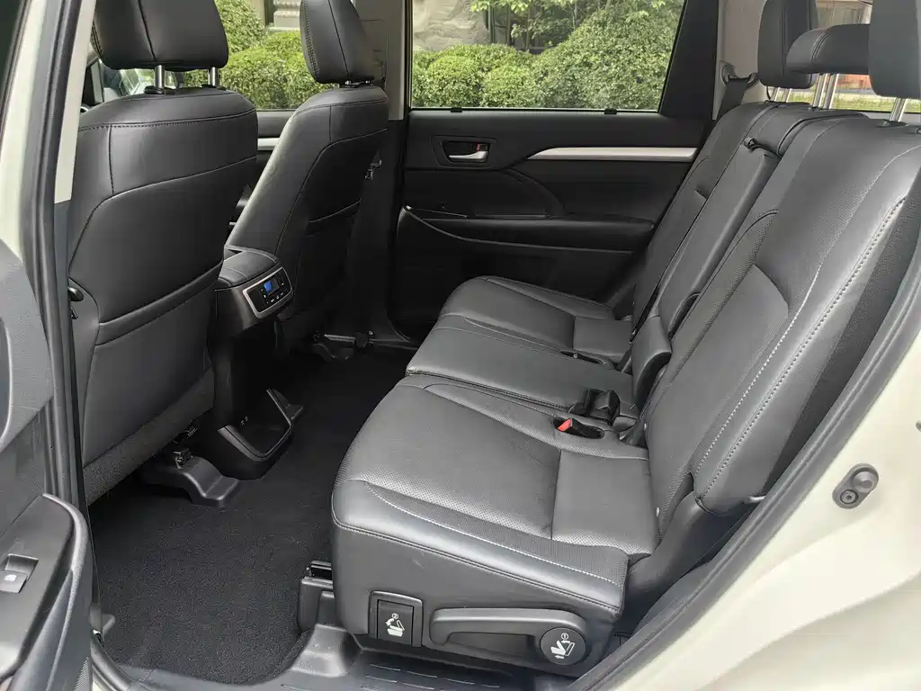 Toyota Highlander — фото 17