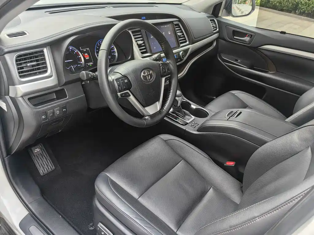 Toyota Highlander — фото 20