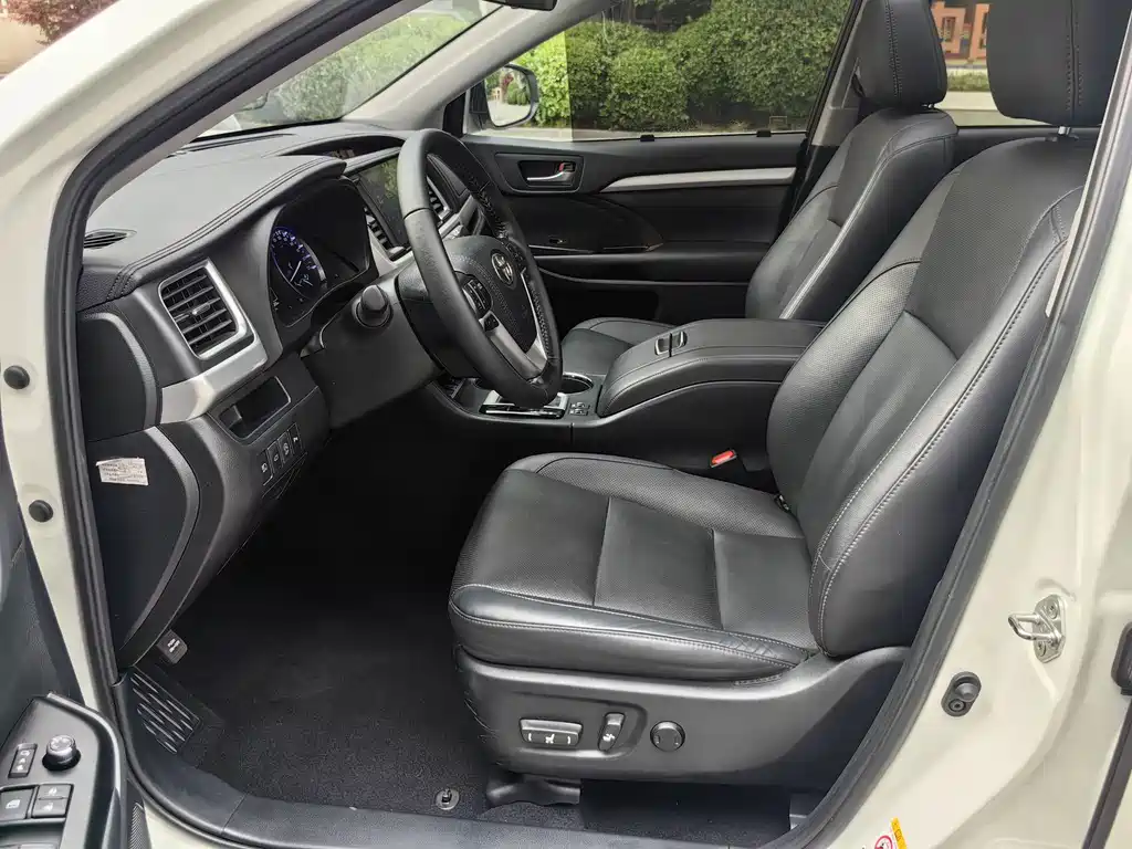 Toyota Highlander — фото 21