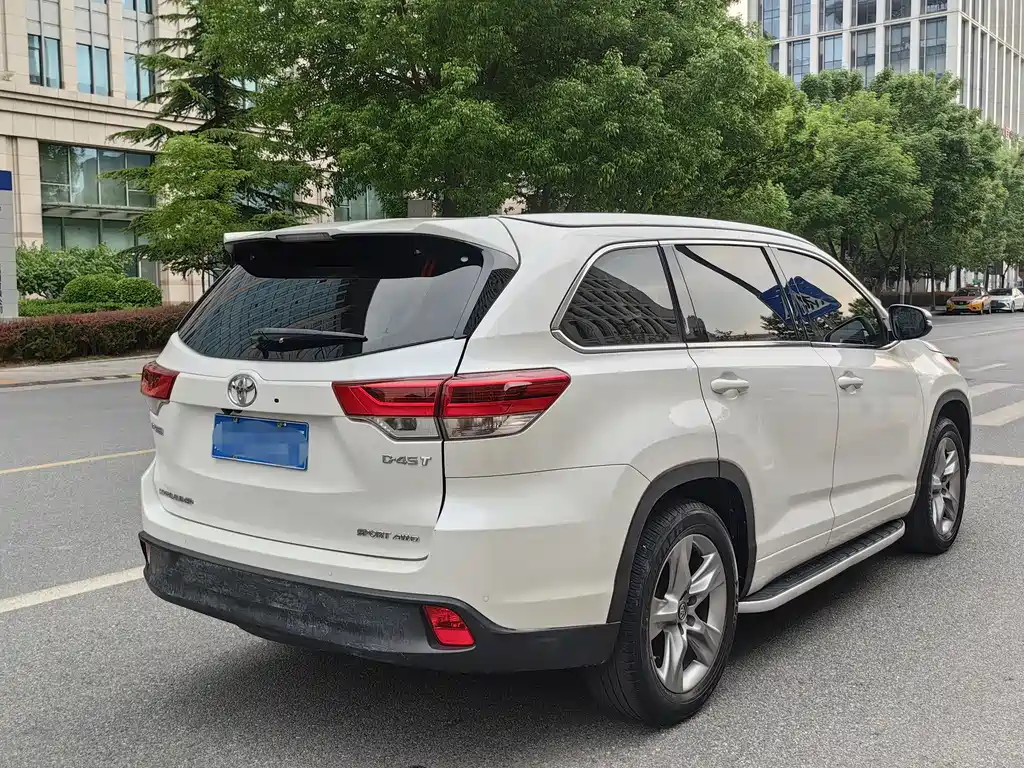 Toyota Highlander — фото 4