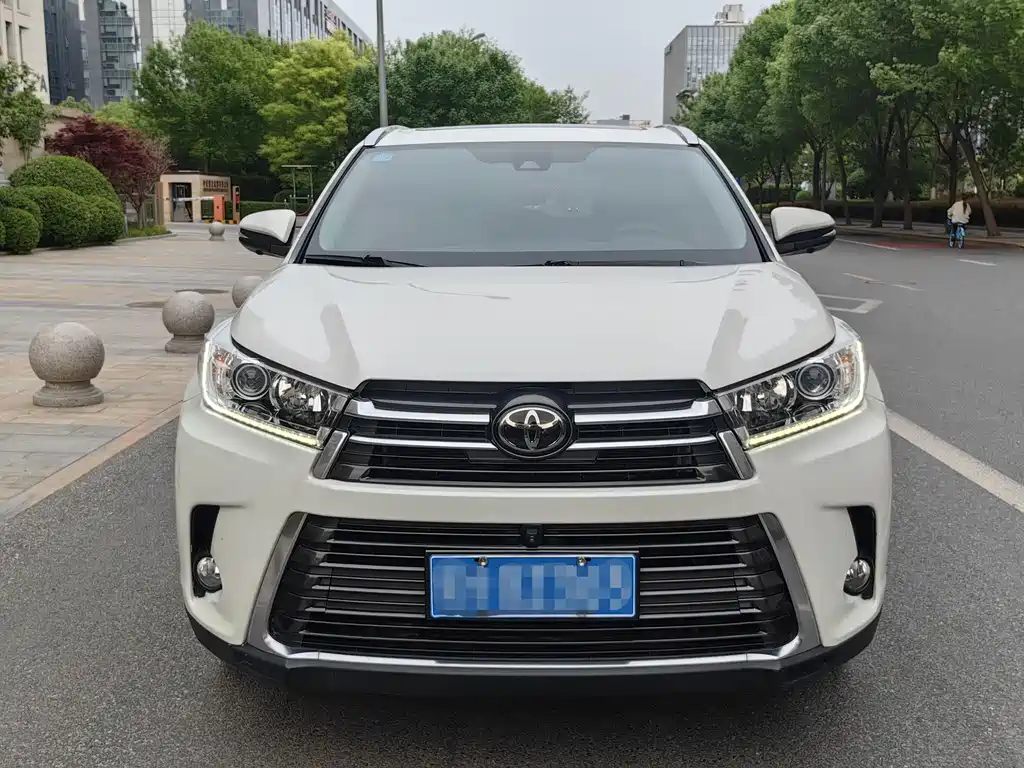 Toyota Highlander — фото 6