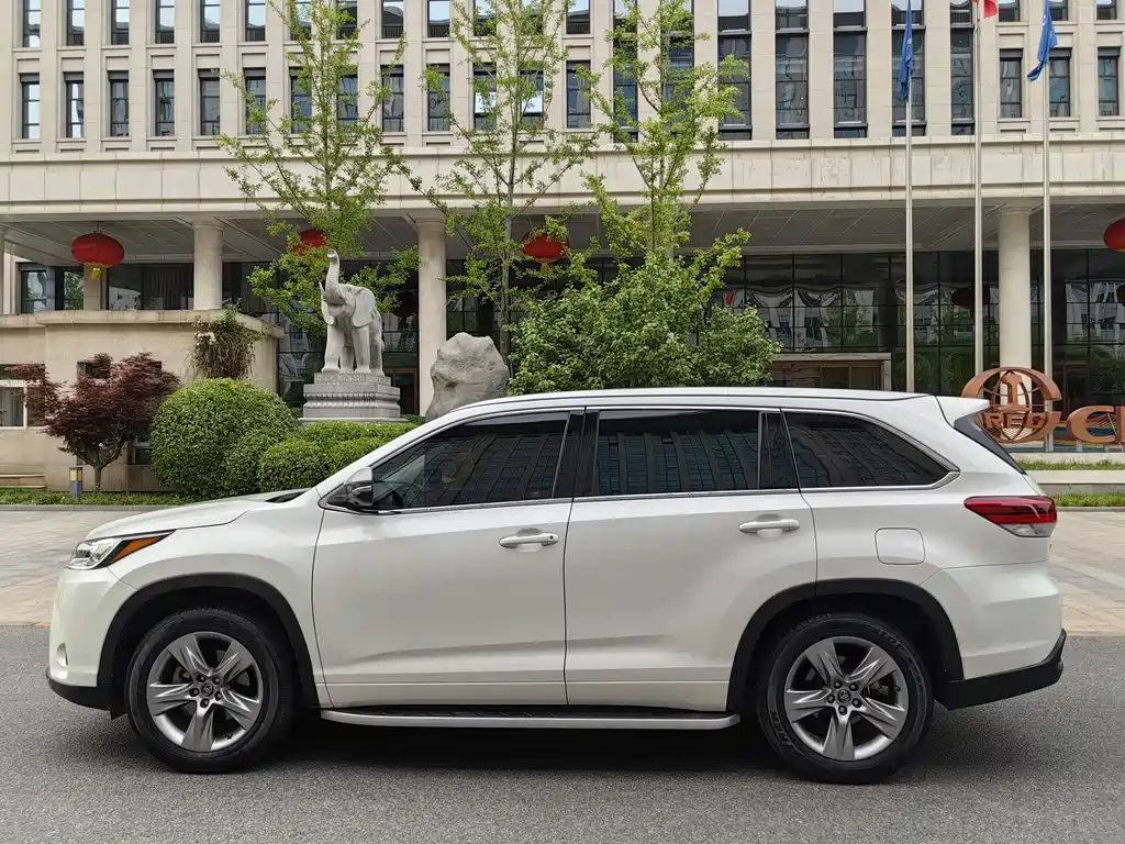 Toyota Highlander — фото 7