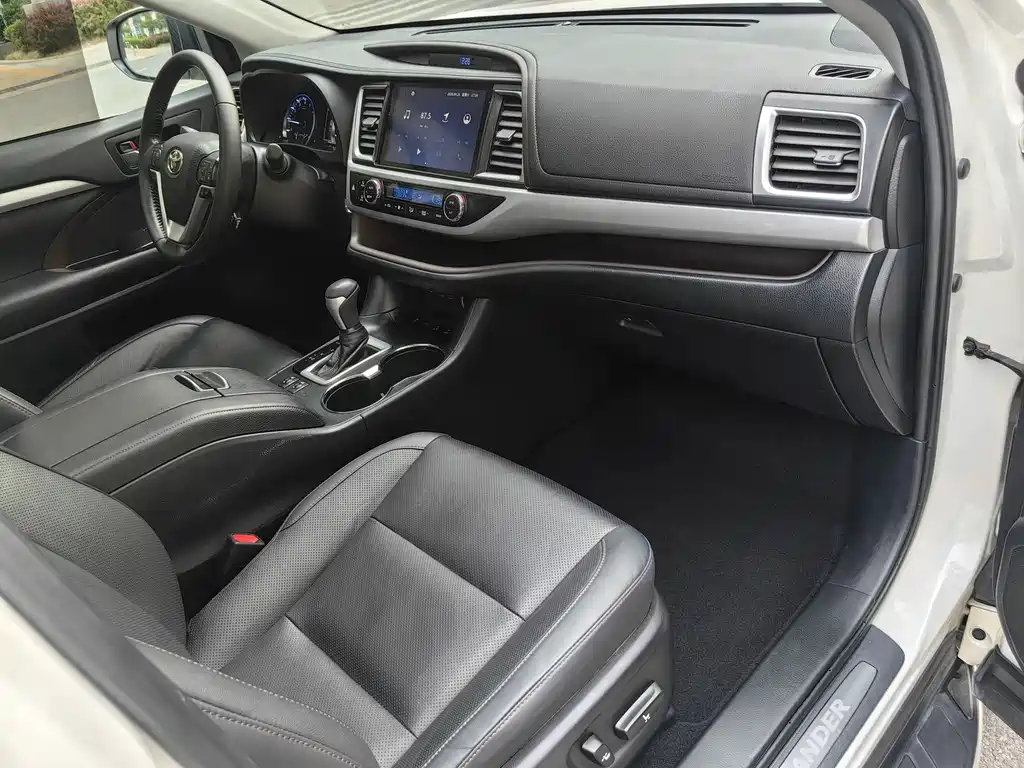 Toyota Highlander — фото 10