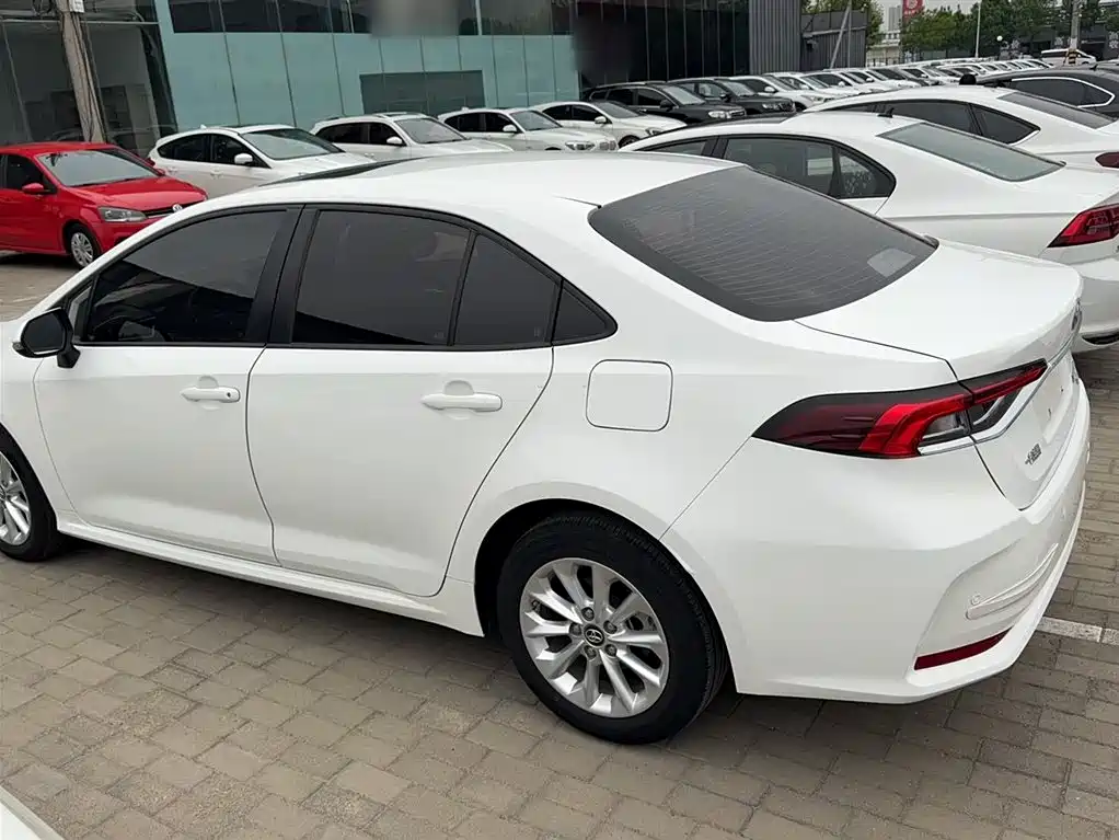 Toyota Corolla — фото 11