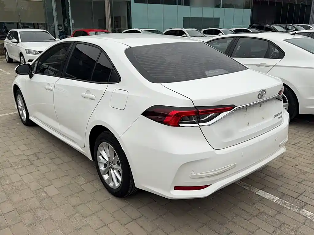 Toyota Corolla — фото 10