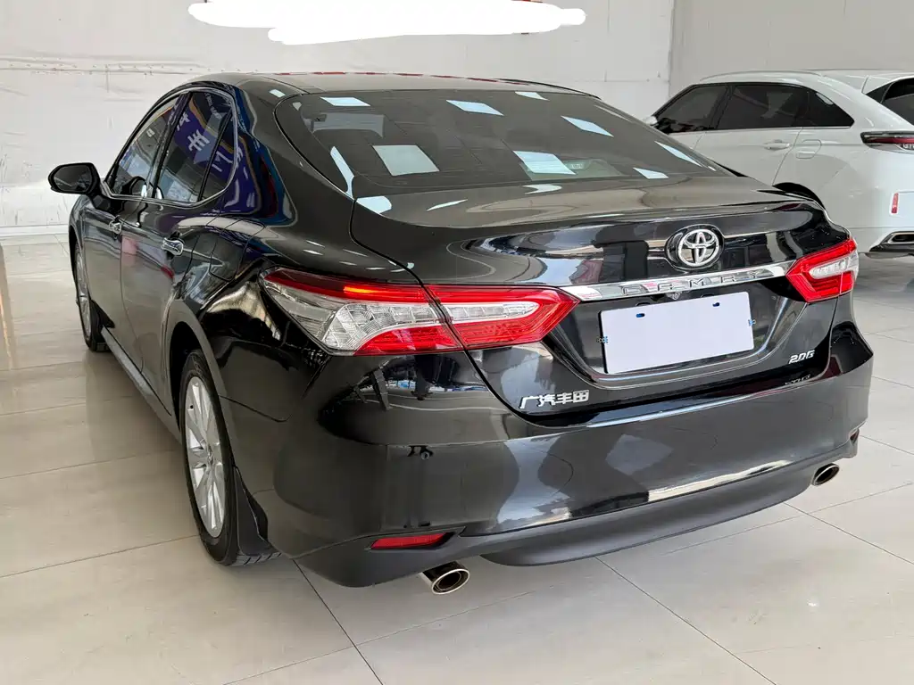 Toyota Camry — фото 11