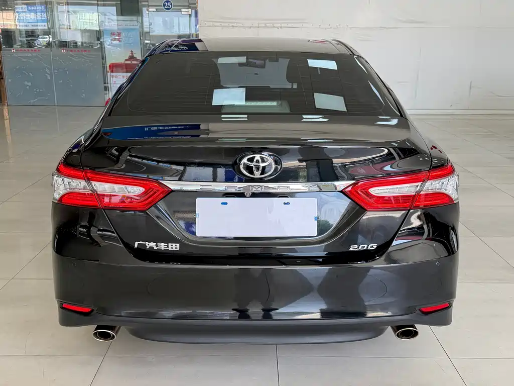 Toyota Camry — фото 13