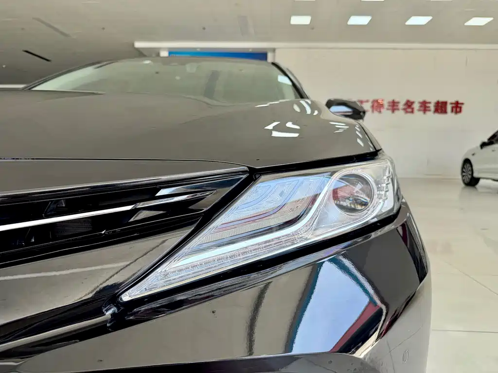 Toyota Camry — фото 4