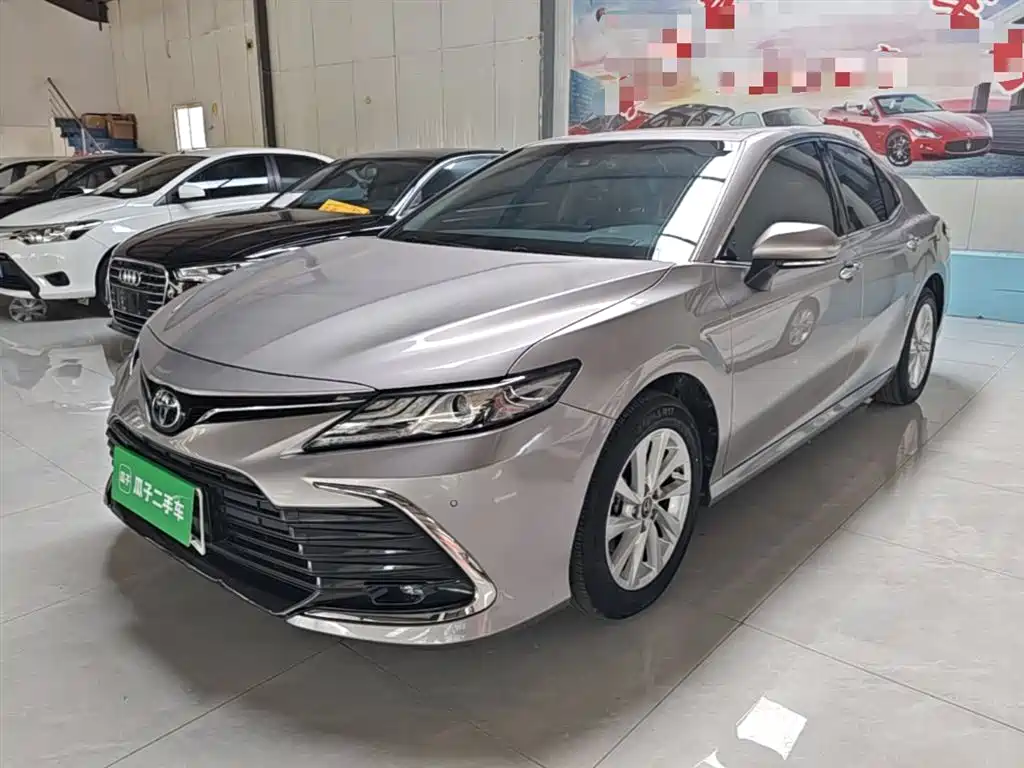 Toyota Camry — фото 2