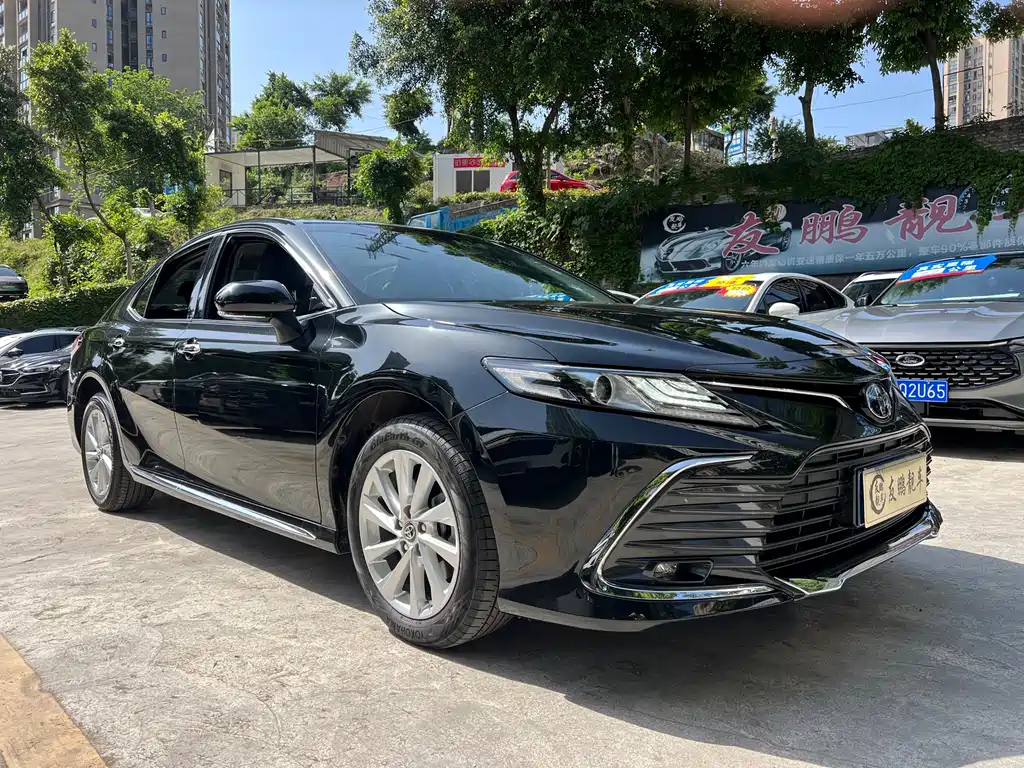 Toyota Camry — фото 3
