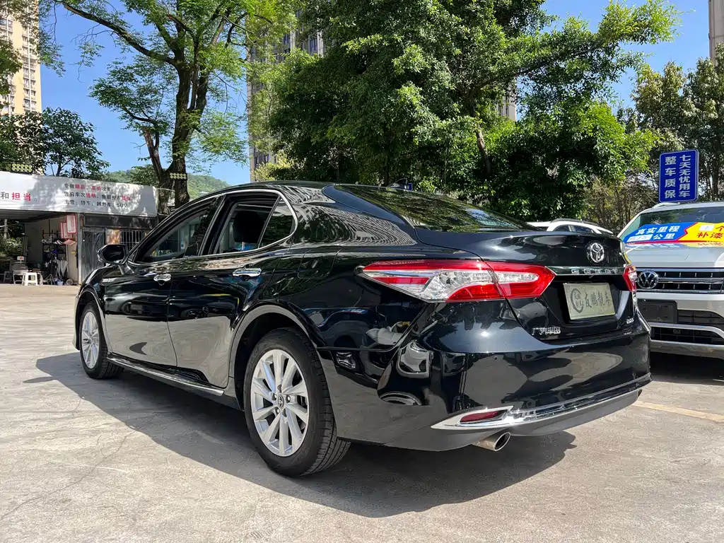 Toyota Camry — фото 22