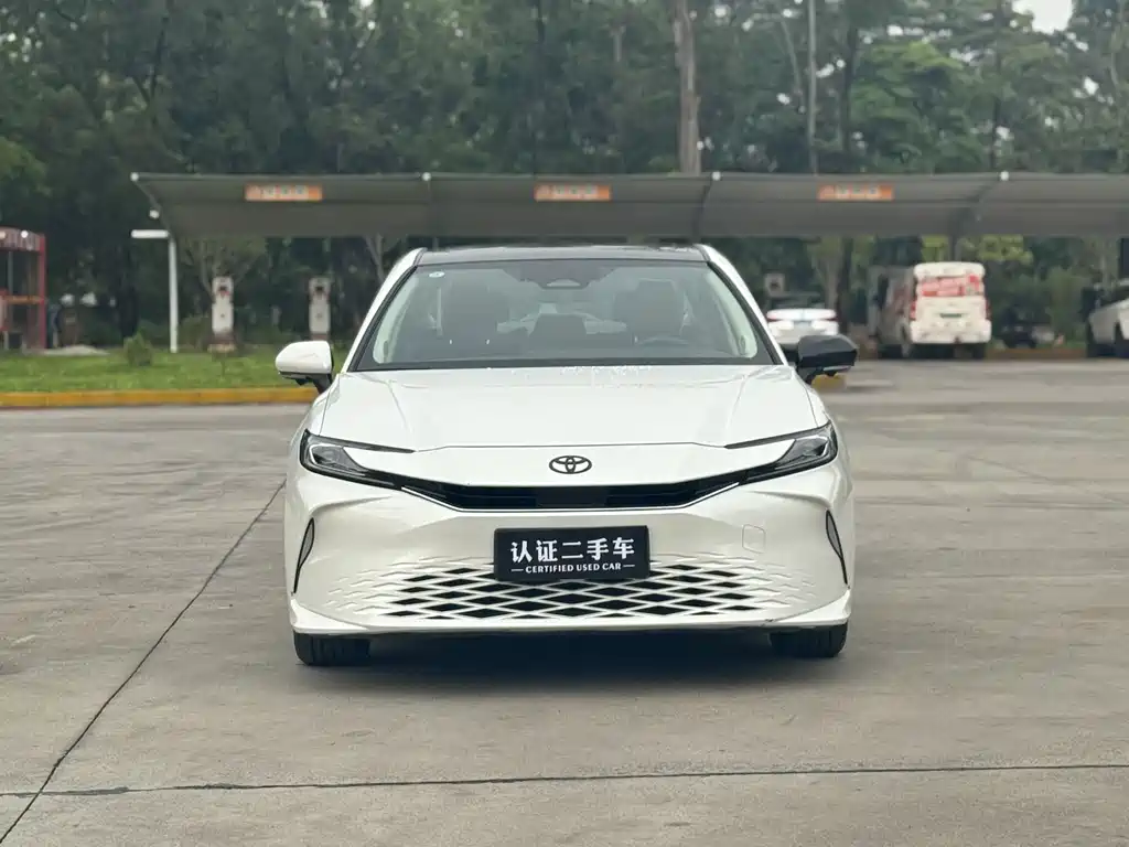Toyota Camry — фото 3