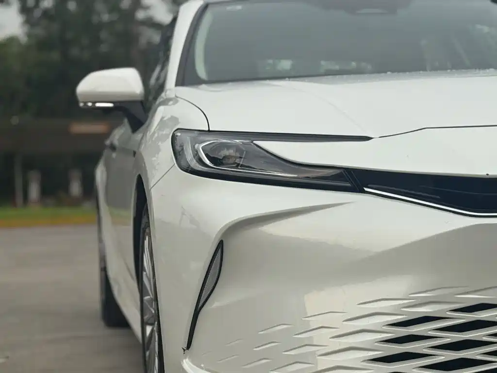 Toyota Camry — фото 5