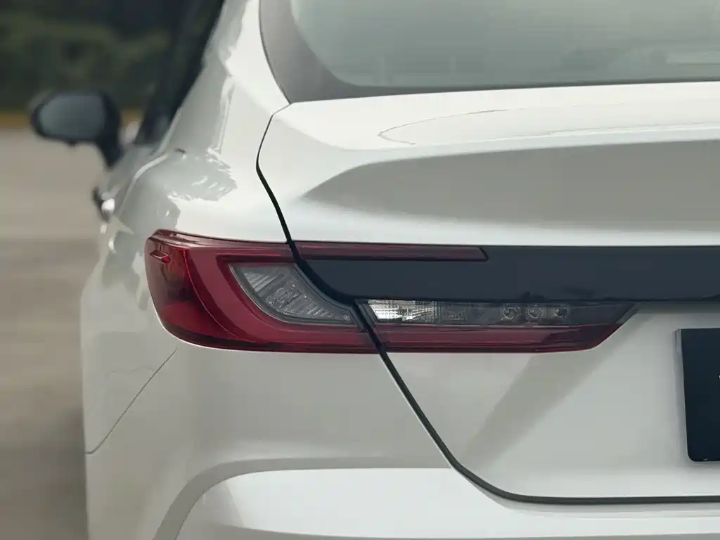 Toyota Camry — фото 6