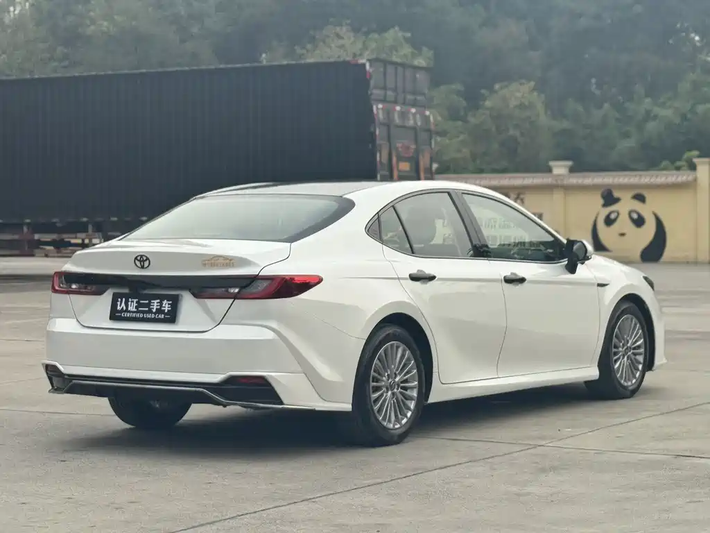 Toyota Camry — фото 9