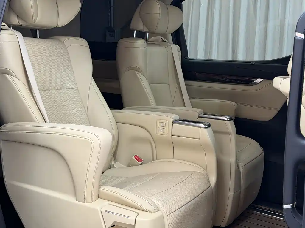 Toyota Alphard — фото 15