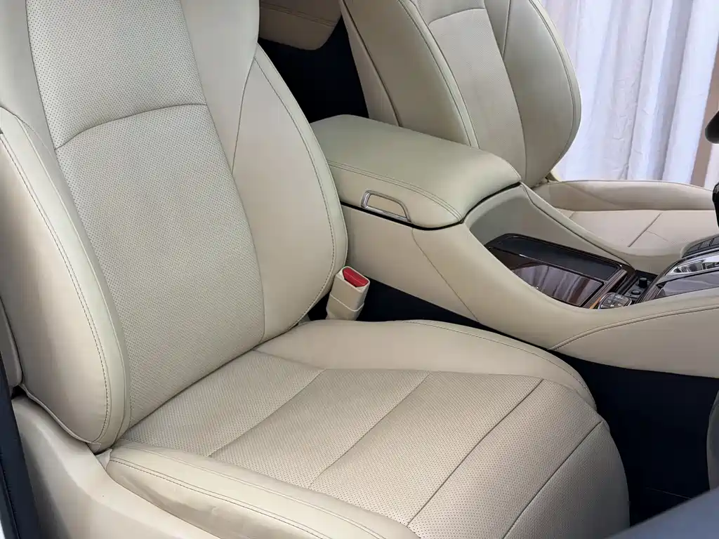 Toyota Alphard — фото 19