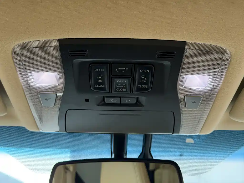 Toyota Alphard — фото 20